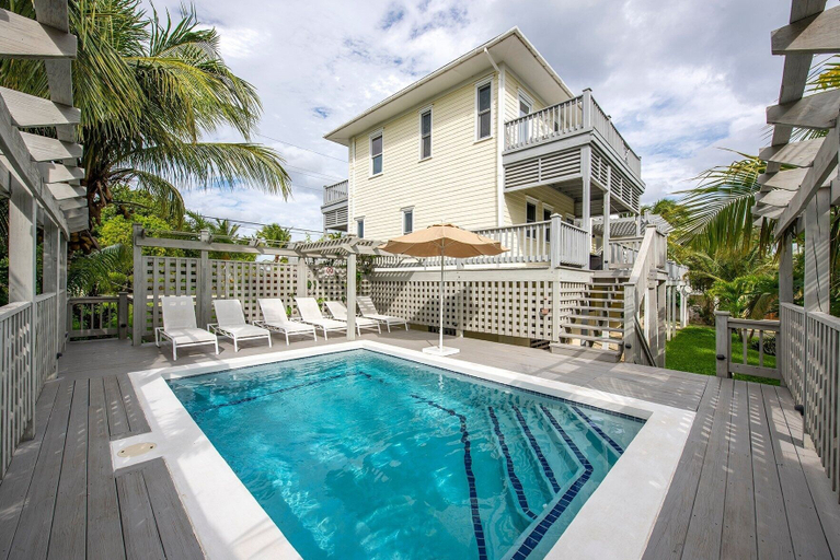 Sport & Beauty 5, Salty Dolphin 4 Bedroom Home