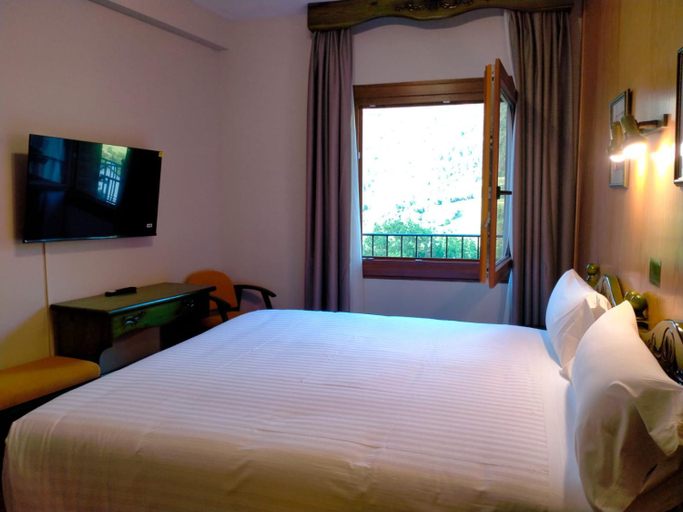 Bedroom 3, Edelweiss Hotel, Huesca