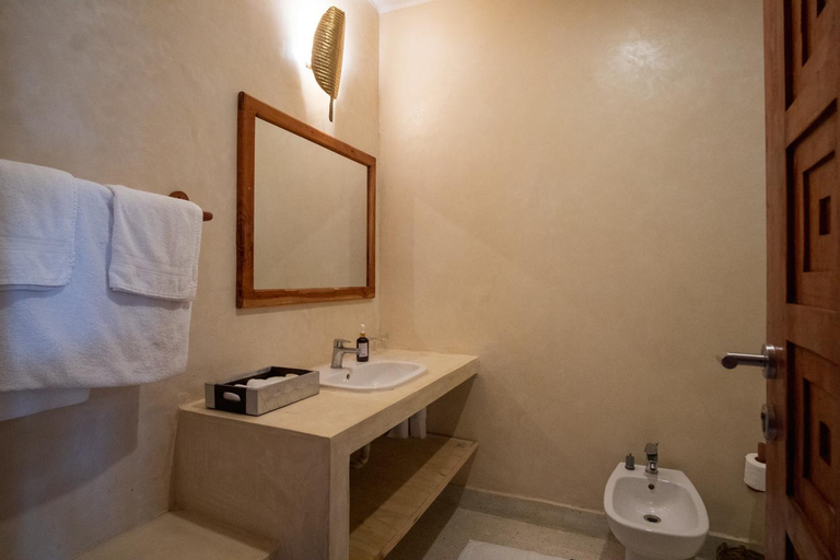 Bathroom 5, Visiwa Beach Resort, Kilifi North