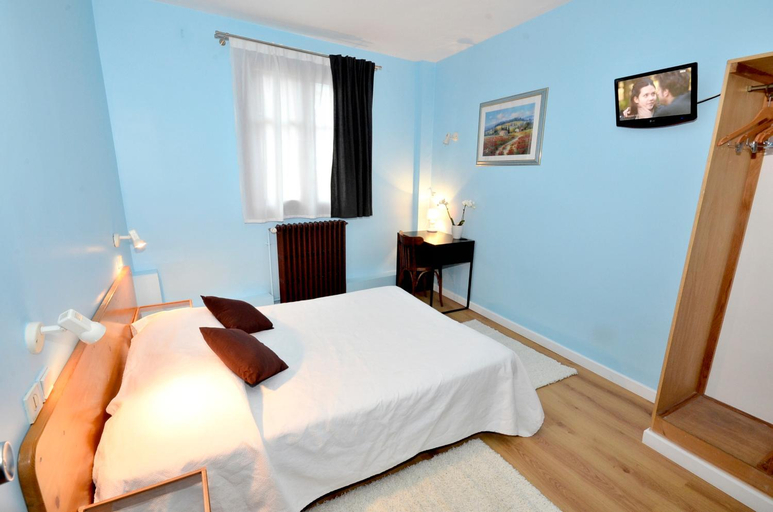 Bedroom 2, Hotel de l'Ours, Seine-et-Marne