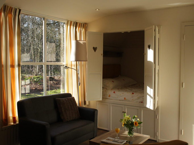 Others 4, Forest Villa in Herperduin with Bubble Bath, Oss