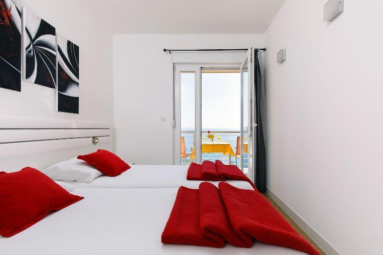 Bedroom 2, Ark Beach Hotel, Split