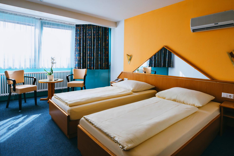 Others 2, Hotel Central, Lörrach