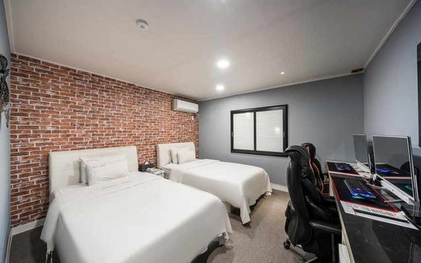 Bedroom 2, Gunsan Hotel May, Gunsan