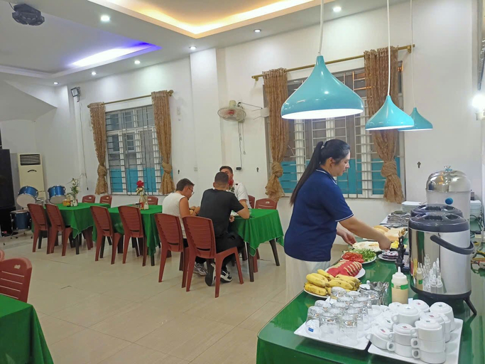 Food & Drinks