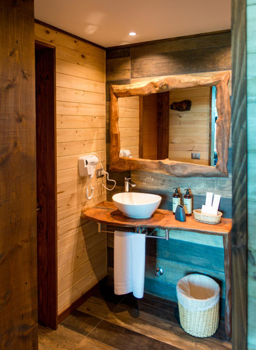 Bathroom 3, Ni-Newen Lodge, Cautín
