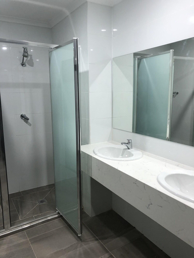 Bathroom 5, St Kilda Accommodation - Hostel, Melbourne