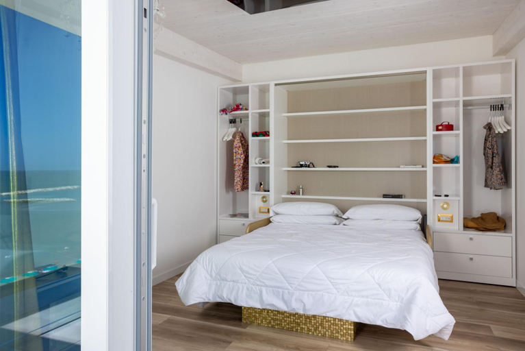 Bedroom 2, Miami Suite, Rimini