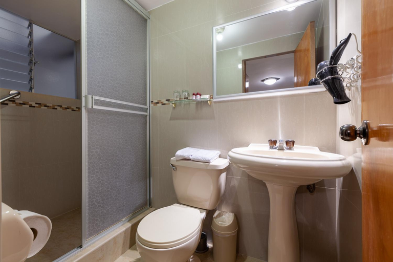 Bathroom, Hotel Amerinka, Cusco
