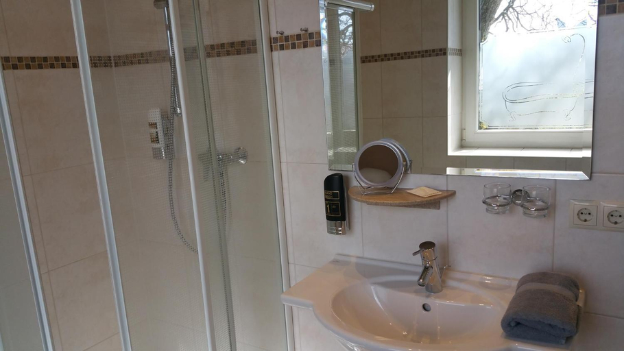Bathroom 4, Hotel Knipper, Cloppenburg