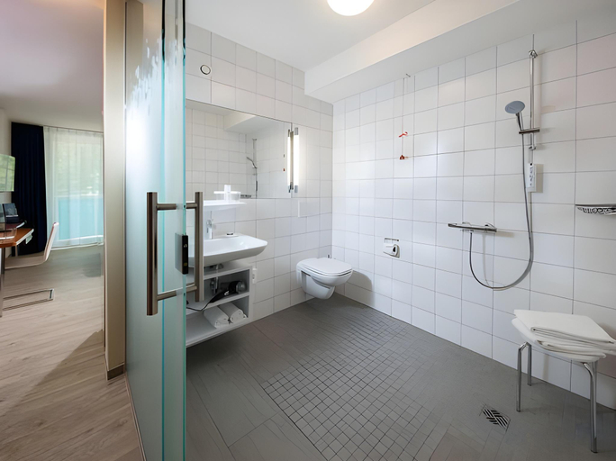 Bathroom 4, Victory Gastehaus Therme Erding, Erding