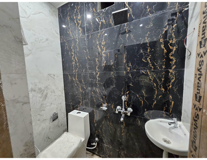 Bathroom 4, Hotel Ganpati Palace, Varanasi