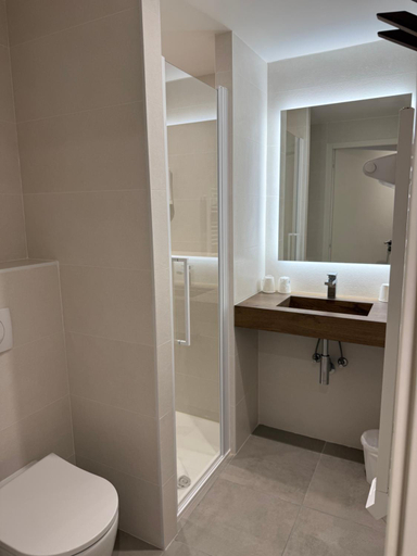 Bathroom 4, Hotel Aquarius, Pyrénées-Orientales