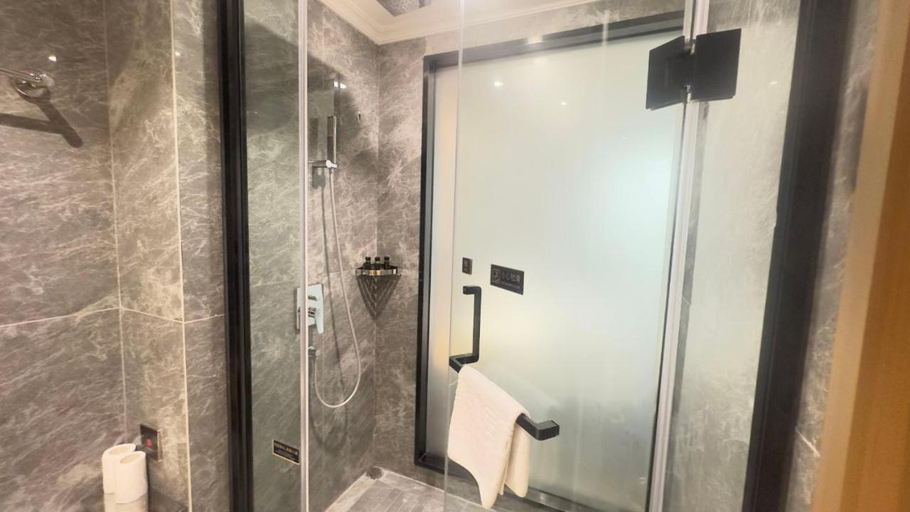 Bathroom 4, Kelly Jinyue Hotel 成都凯丽金悦酒店, Chengdu