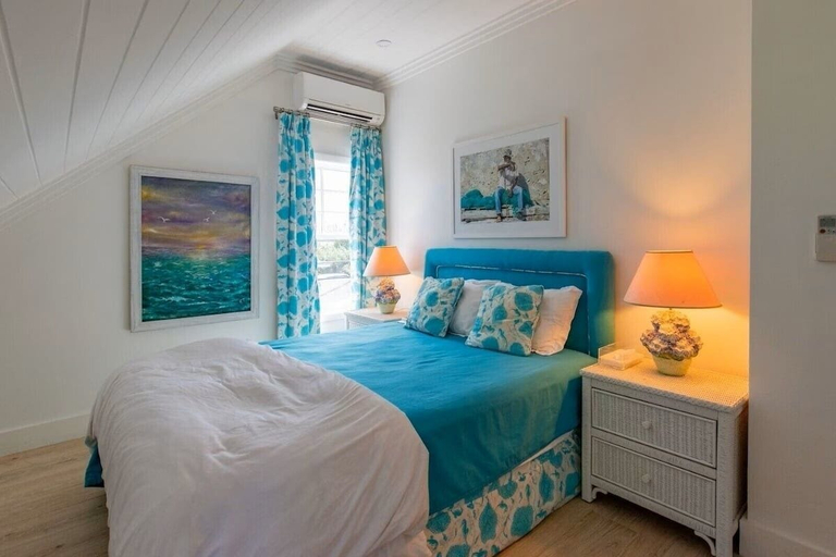 Bedroom 2, The Little White House 5 Bedroom Home