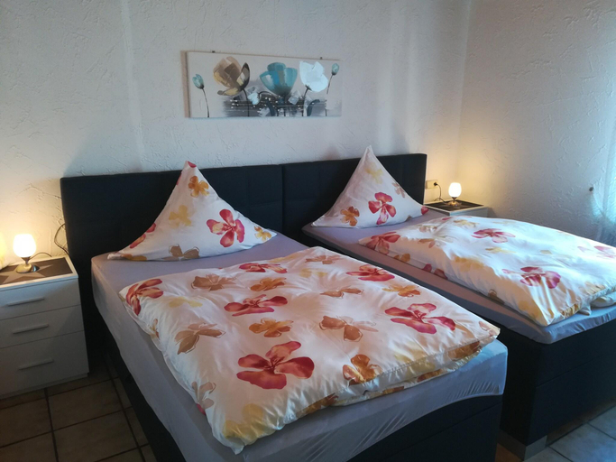 Bedroom 2, Wohnung in Silbecke mit Pool und Wald, Olpe