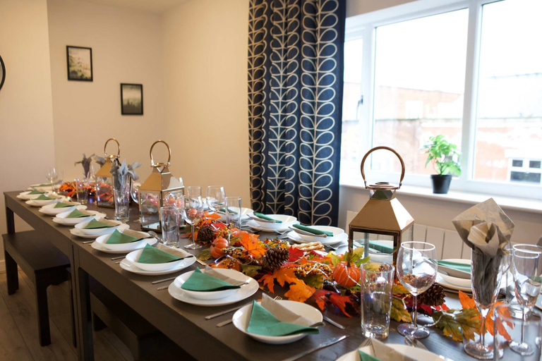 Food & Drinks 5, The Gathering Sale - Sleeps Up To 22, Trafford