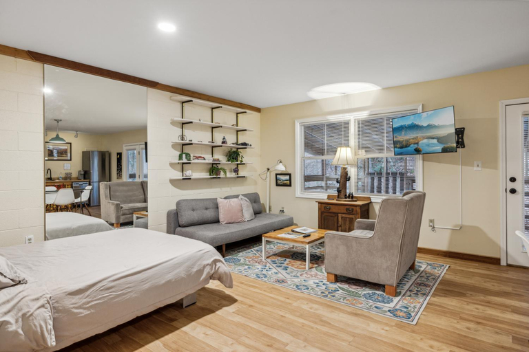 Bedroom 2, Gallery House studio, Sevier