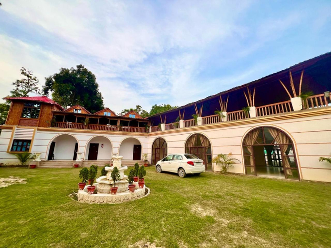 Exterior & Views