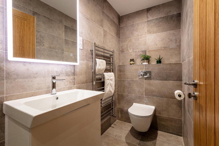 Bathroom 2, Hawthorn Gardens, Cumbria