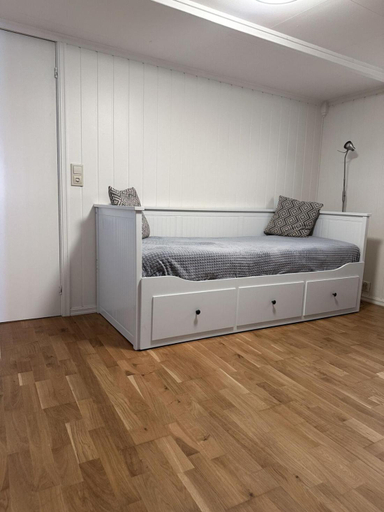 Bedroom 1, City centre treehouse with backyard, Stavanger