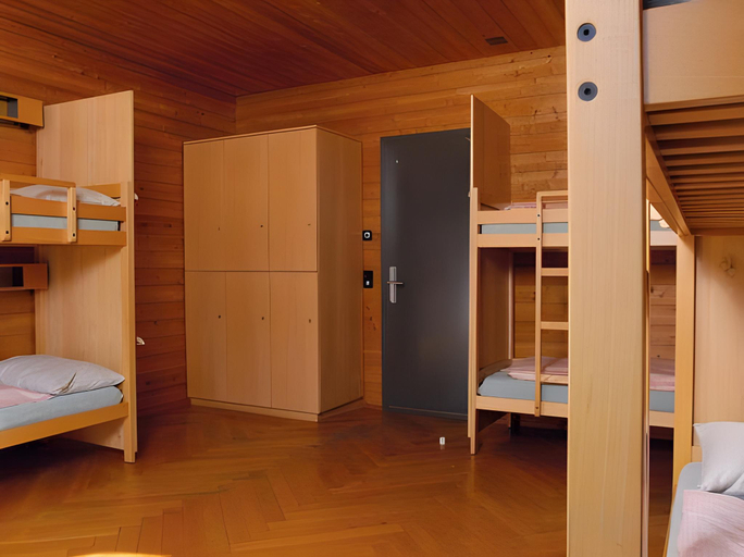 Bedroom 3, Grindelwald Youth Hostel, Interlaken