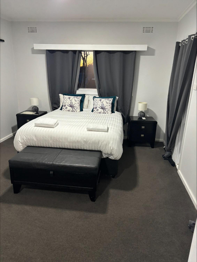 Bedroom 2, Myrtleford Hotel, Alpine- West