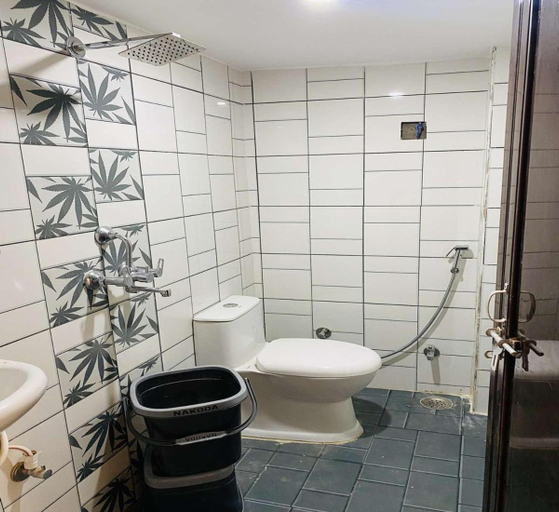 Bathroom 5, NPS Home Stay, Varanasi