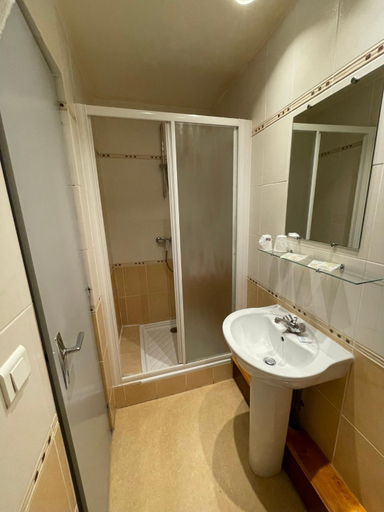Bathroom 3, Hotel Vidal, Pyrénées-Orientales