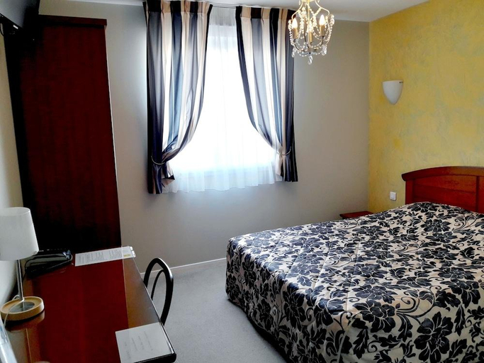 Bedroom 2, Logis Hotel & Restaurant du Chemin des Dames, Aisne