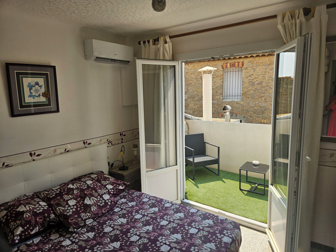 Bedroom 5, Serge le Belge, Aude