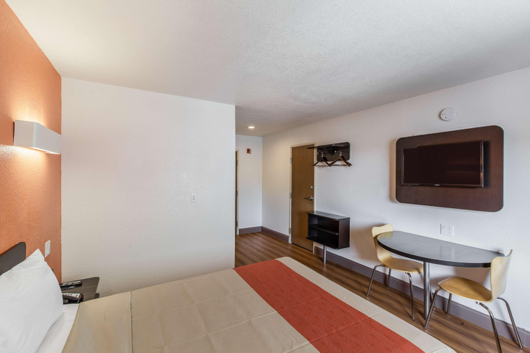 Bedroom 3, Motel 6 Dallas, TX - South, Dallas