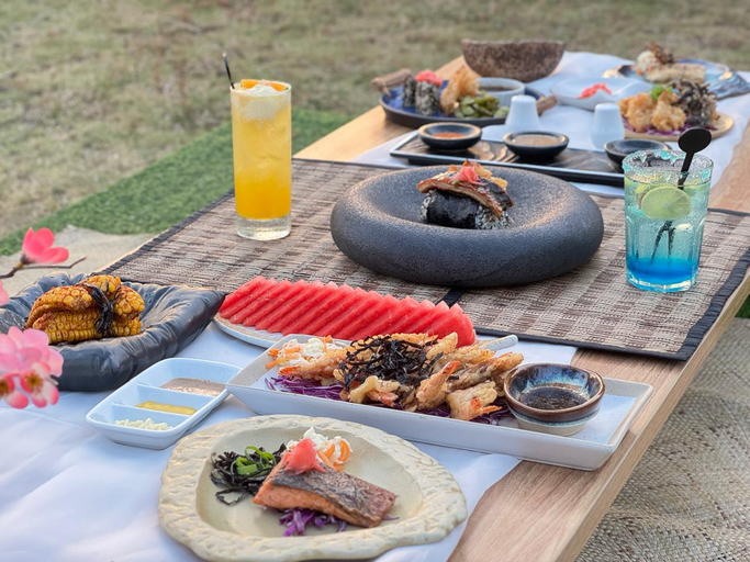 Queen of The South Resort - Food & Drinks