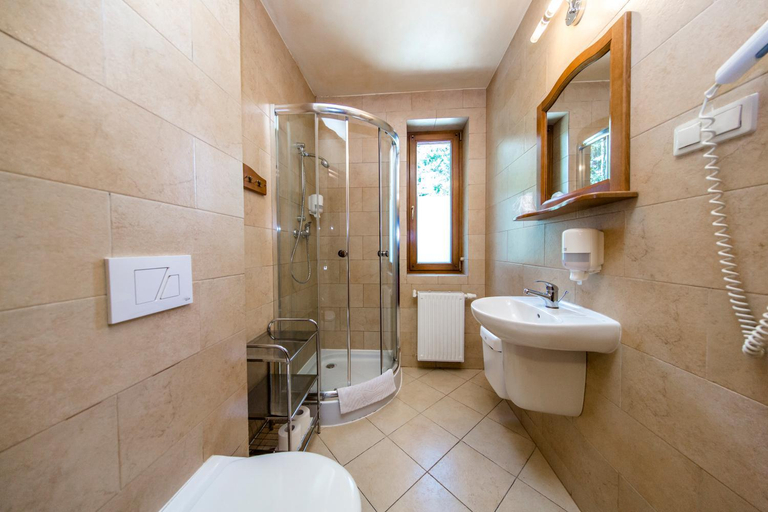 Bathroom 4, Hotel Dwor Karolowka, Tatra