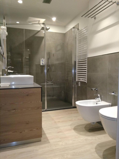 Bathroom, Hotel Canada, Trento