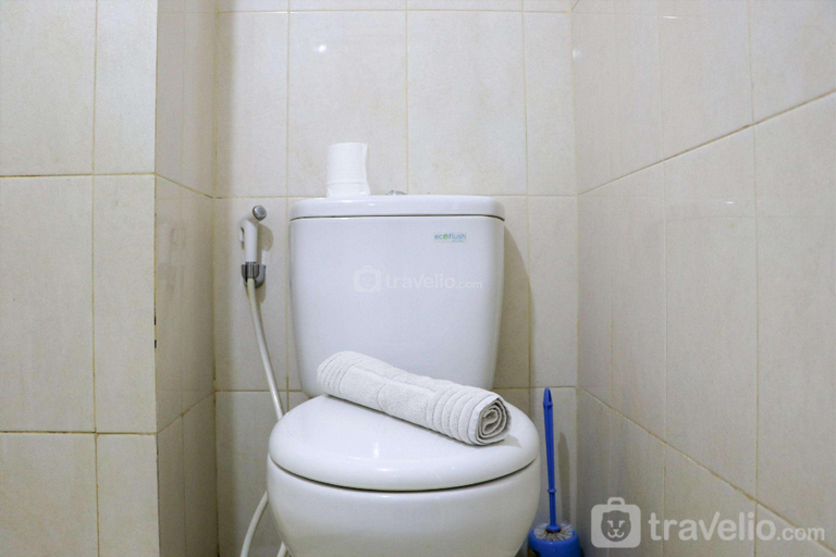 Bathroom 3, Simply Look Studio Springlake Bekasi By Travelio, Bekasi