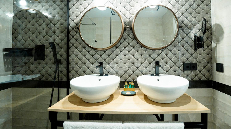 Bathroom 4, Aparthotel Luz de Gades - Suites Spa Gym - Adults Only, Cádiz