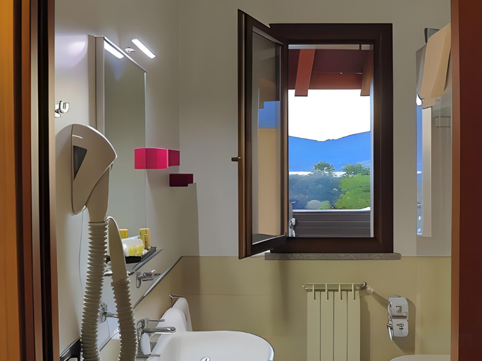 Bathroom 5, Hotel Ulivi, Brescia