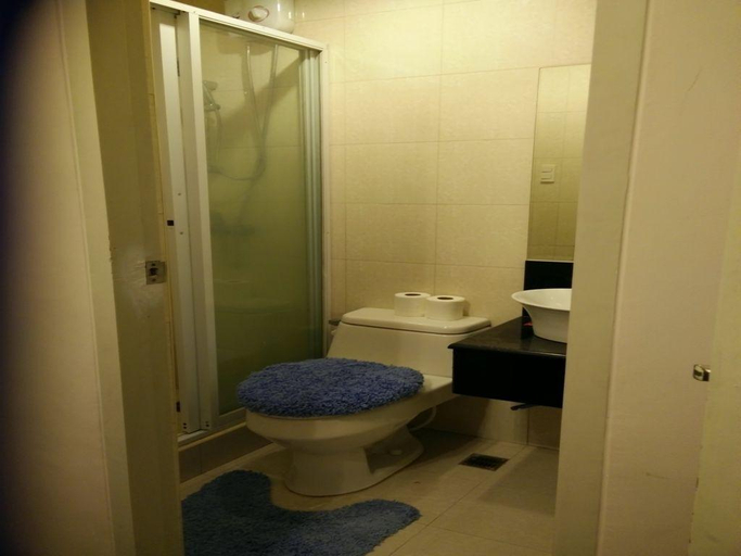 Bathroom 2, Sarasota Newport 1 Bedroom, Pasay City