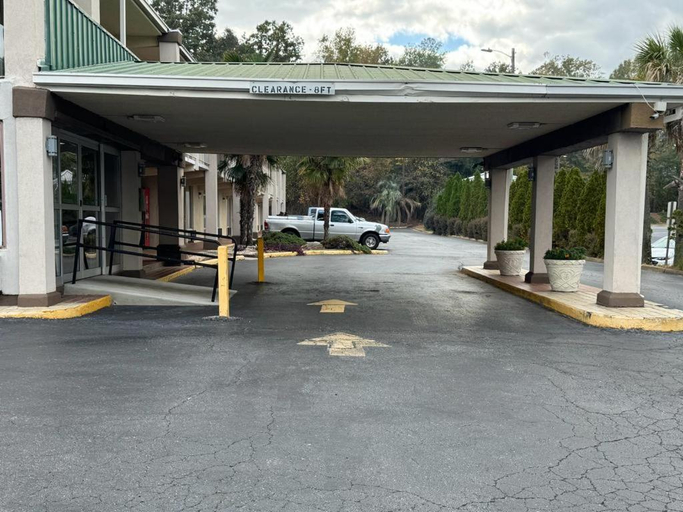 Others 4, Heritage Inn, Baldwin