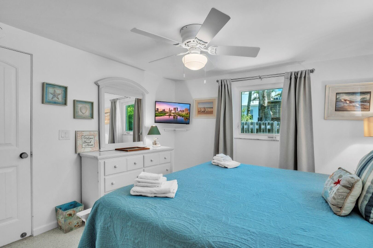 Bedroom 3, Beach N Bay 2 Bedroom Villa by RedAwning, Manatee