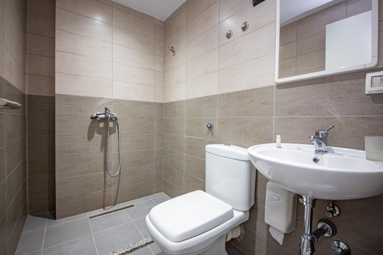 Bathroom 3, Hotel Miki, Durrësit