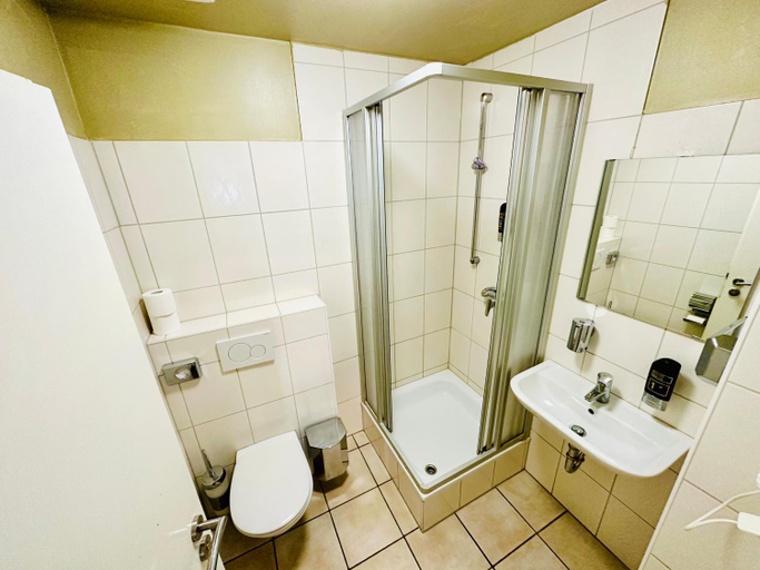 Bathroom 3, Hotel City Star, Frankfurt am Main