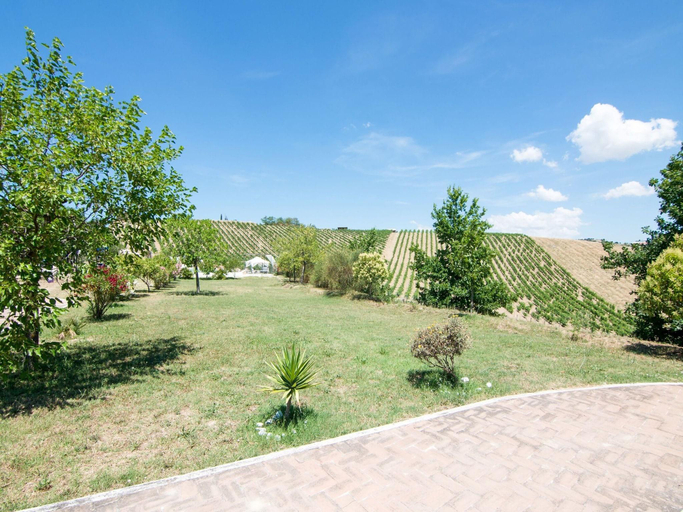 Others 3, Apartment in Grottammare with Jacuzzi Garden, Ascoli Piceno