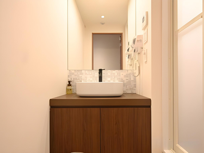 Bathroom 4, COCOSHUKU KURAMAE, Taitō