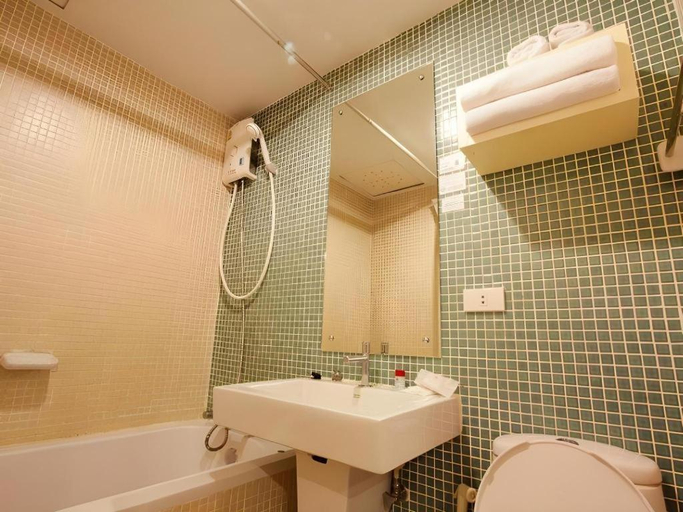 Bathroom 4, The Ratchathani Hotel, Muang Ubon Ratchatani