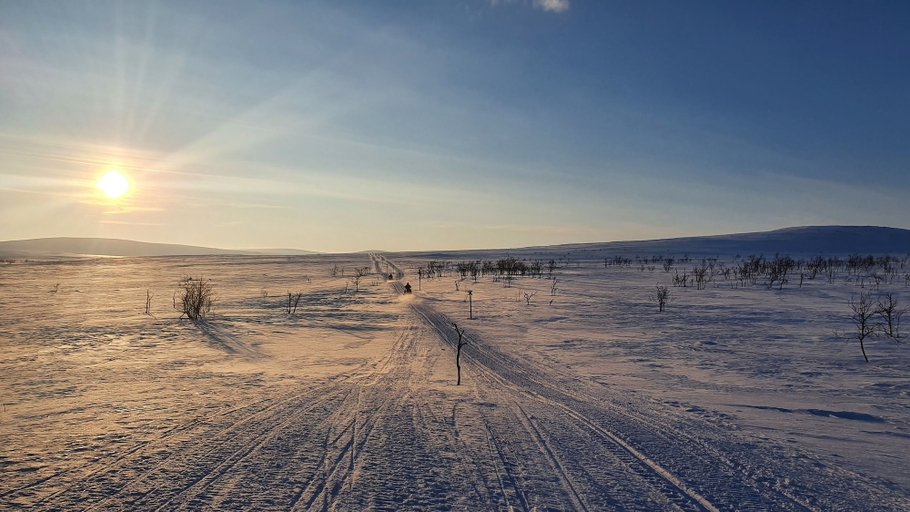 Snowmobiling, Riekko Lodge, Lapland