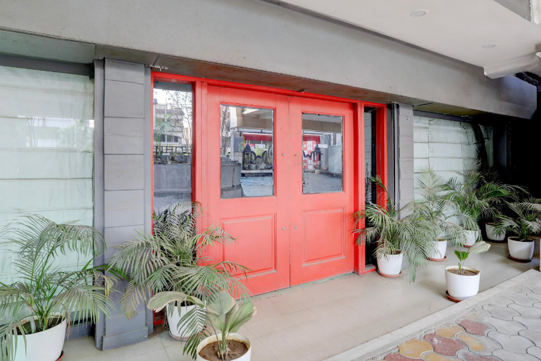 Entrance 4, Super Townhouse Kalmana, Nagpur