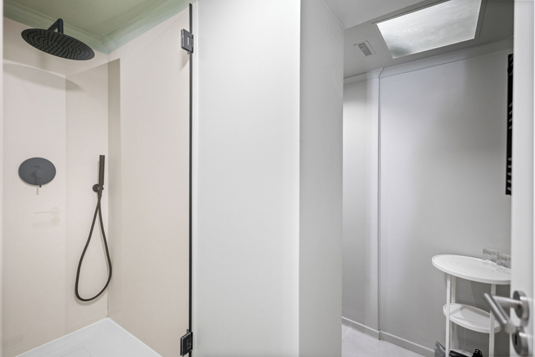 Bathroom 4, Casa do Patio by Shiadu, Lisbon