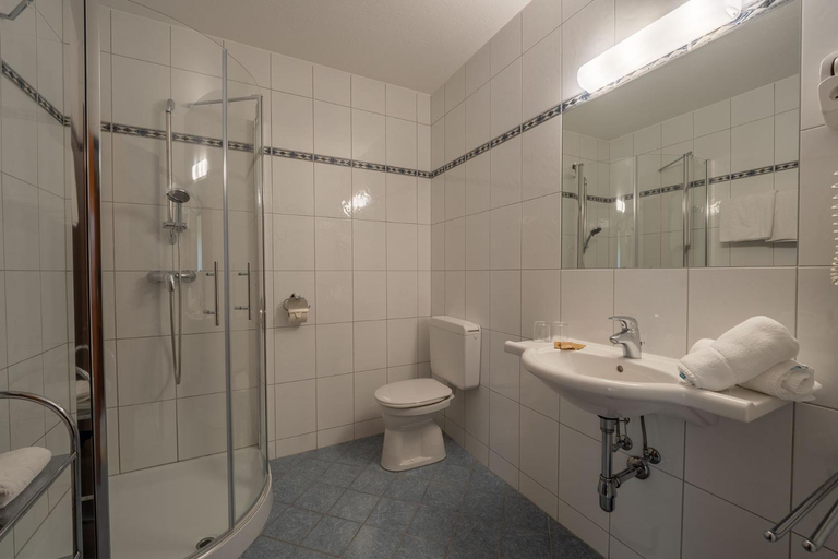 Bathroom 2, Vitalhotel Sonnblick, Villach